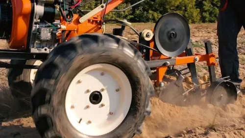 Мотоблок Кентавр 2091Д и 2016Б с картофелекопалкой в работе