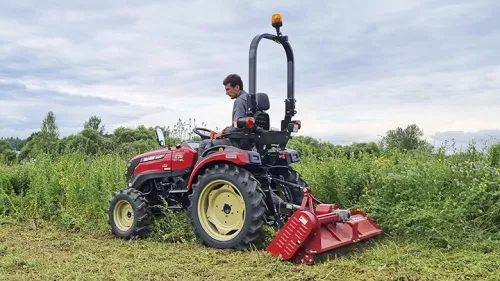 Трактор Solis-gold 26 (9+9) с мульчером в работе