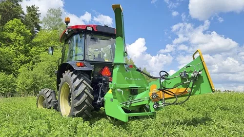 Трактор Solis-gold 60С с измельчителем Flagman | Флагман в работе