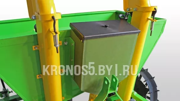 «Картофелесажалка Bomet | Бомет S-239/1 с бачком для удобрений (70-75 см)» - фото 7