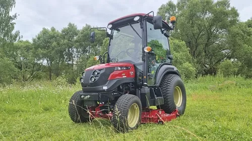 Трактор Solis-GOLD 26C с косилкой Solis в работе