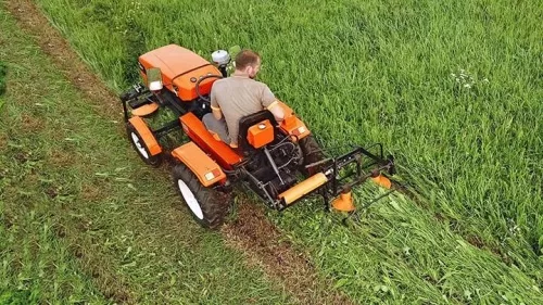 Мини-трактор Кентавр Т-24 с косилками и граблями-сеноворошилками в работе