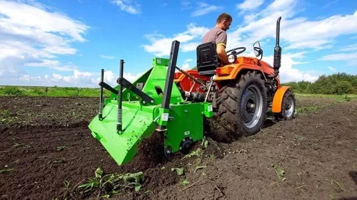 Мини-трактор Кентавр Т-224 c почвофрезой BOMET в работе.