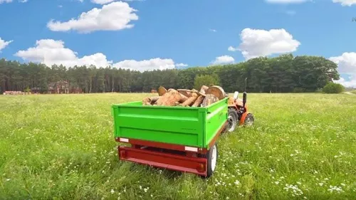 Мини-трактор Кентавр Т-224 с прицепом Kerland 3210 в работе