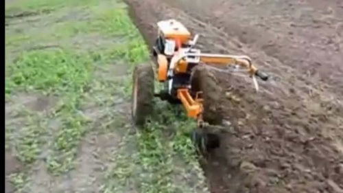 Мотоблок Кентавр 1080Д пашет сам