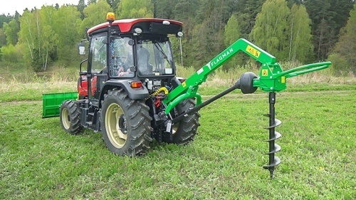 Трактор Solis-gold 60GC с земляным буром Flagman | Флагман в работе