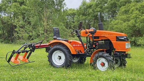 Трактор Кентавр Т-24 с роторной косилкой КРЗ-Т2 в работе