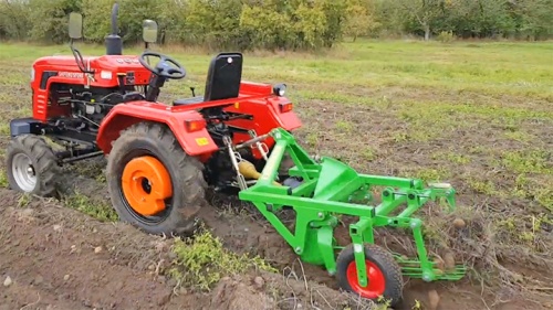 Отзыв на минитрактор Shifeng SF-244 с картофелекопалкой Kerland