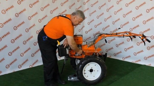 Замена масла в двигателе бензинового мотоблока