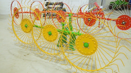 Сравнение граблей-сеноворошилок Flagman и D-Pol