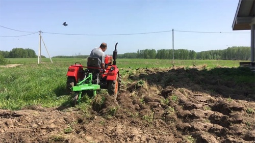 Отзыв на минитрактор Shifeng SF-240 с плугом Kerland