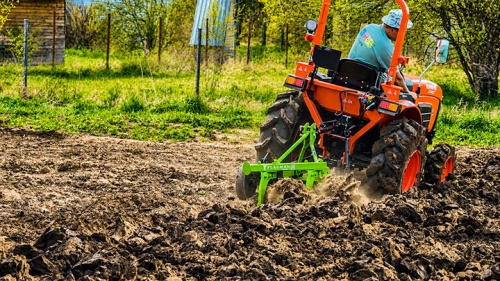 На что способен китаец в работе с плугом?! Кентавр (Kubota) 444 в деле! | Обзор с Сергеем Горячевым