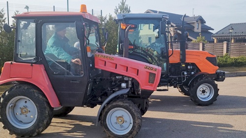 МТЗ 320 в шоке! Кентавр Т-654 – новый король коммуналки!